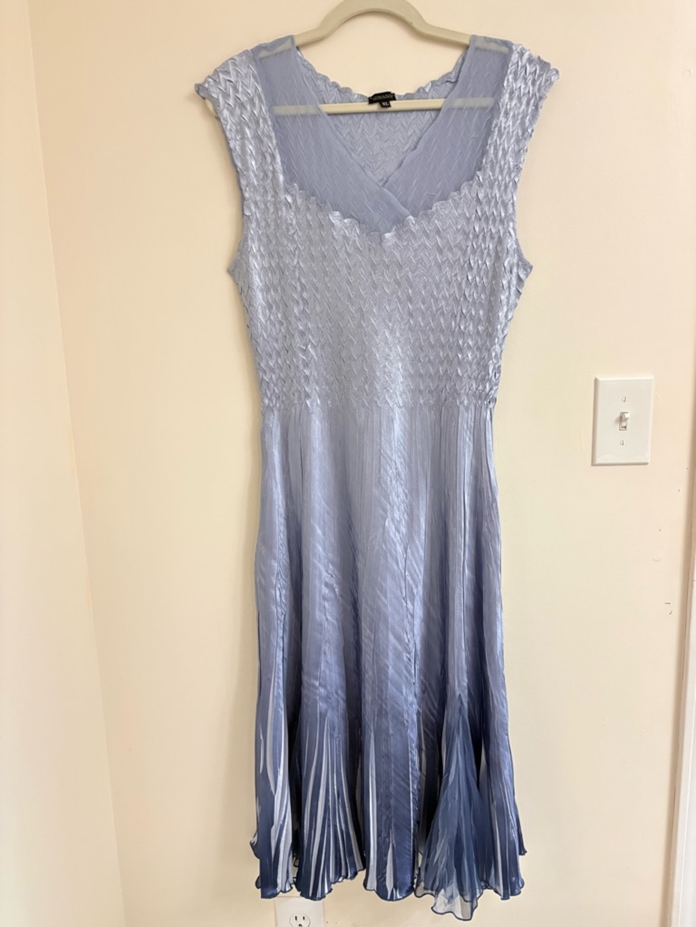 Komarov ocean blue Ombré Dress Size XL  Hand Pleated Charmeuse Chiffon no iron
